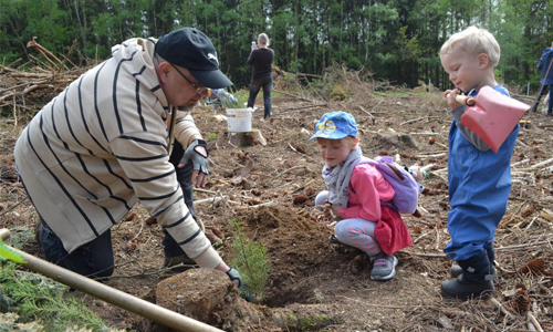 BI Kinderaktion-Bäumchen pflanzen im Ingelbacher Wald